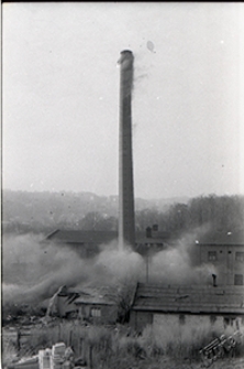 Cegielnia na Czechowie w Lublinie - w trakcie wyburzania komina