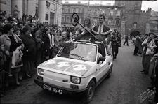 Kozienalia 1992 w Lublinie - kr&oacute;l i kr&oacute;lowa korowodu z kluczami do miasta na Krakowskim Przedmieściu