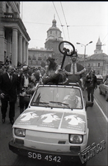 Kozienalia 1992 w Lublinie - król i królowa korowodu z kluczami do miasta na Krakowskim Przedmieściu oraz Stanisław Leszczyński