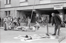 Kozienalia 1992 w Lublinie - występy teatru ulicznego pod akademikiem Amor