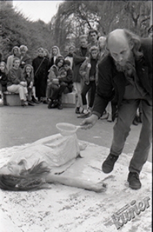 Kozienalia 1992 w Lublinie - występy teatru ulicznego pod akademikiem Amor