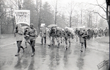 Demonstracja w Puławach przeciwko elektrowni atomowej