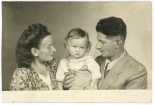 Jakob and Bajla Tuler with their son Henryk