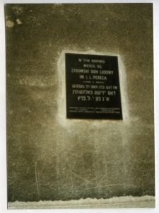 Tablica pamiątkowa Domu Pereca