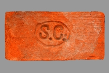 Cegła z sygnaturą &bdquo;S.C.&rdquo;