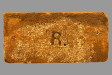 Cegła z sygnaturą &bdquo;R&rdquo;