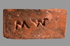 Cegła z sygnaturą &bdquo;MW&rdquo;