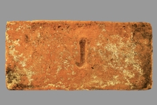 Cegła z sygnaturą &bdquo;J&rdquo;