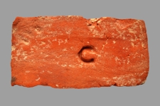 Cegła z sygnaturą &bdquo;C&rdquo;