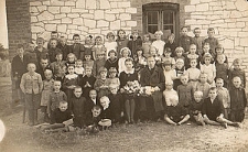 Uczniowie szkoły podstawowej w Zagłobie w 1941 roku