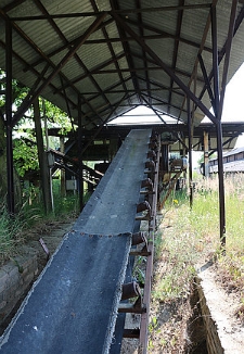 Taśmociąg do transportu materiału na cegły