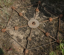 Zwrotnica do wagonik&oacute;w transportujących surowiec w cegielni przy ulicy Zakątek w Lublinie