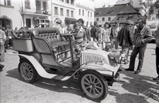 Kazimierz Dolny - zjazd pojazd&oacute;w zabytkowych na rynku