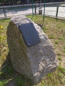 Kamień poświęcony społeczności żydowskiej Radzynia Podlaskiego