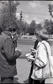 Kwesta PCK pod Pocztą Gł&oacute;wną w Lublinie z widokiem na Plac Litewski