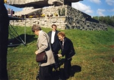 Lidia Aleksandra Kowcz-Brygidyr na terenie Państwowego Muzeum na Majdanku