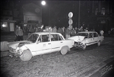 Krakowskie Przedmieście w Lublinie nocą - wypadek taks&oacute;wek, z widokiem ulicy Kołłątaja