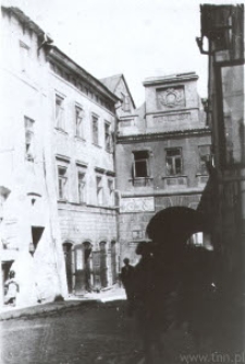 Lublin. Brama Grodzka i sąsiadujące z nią kamienice ul. Grodzkiej w latach 20-tych