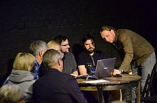 Piotr Lasota, Wojtek Miedziocha i Robert Miedziocha podczas prezentacji strony internetowej projektu