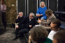 Publiczność podczas dyskusji po wystąpieniach w trakcie seminarium &bdquo;Opowiedzieć&rdquo;