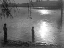 Nad Bystrzycą o zachodzie słońca