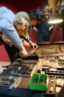 Typolub 2015, warsztaty zecerskie, prowadzenie Robert Sawa