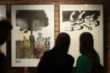 Wystawa litografii "Być mądrym, nie modnym"