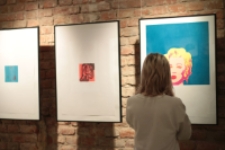 Wystawa litografii "Być mądrym, nie modnym"