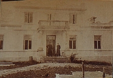 Dw&oacute;r w Dysie od frontu