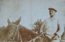 Mężczyzna na koniu