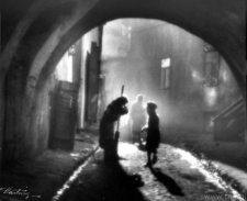 Lublin, Brama Zasrana - stara Żydówka i chłopiec