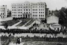 Pogrzeb rabina Majera Szapiry - widok na Jeszywas Chachmey Lublin