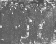 Ludzie podczas uroczystości otwarcia Jesziwas Chachmej Lublin