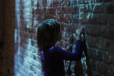 Publiczność na otwarciu wystawy Marka Letkiewicza Planeta Fixia. Poezja wizualna