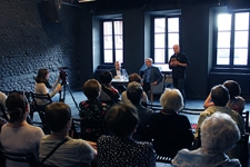 Spotkanie z profesorem Jackiem Leociakiem wok&oacute;ł książki &bdquo;Młyny boże. Zapiski o Kościele i Zagładzie&rdquo;