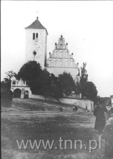 Kościół parafialny i Rynek w Janowcu nad Wisłą - widok od strony zachodniej