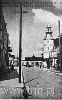 Widok na hale targowe i wieżę strażacką w Tomaszowie Lubelskim