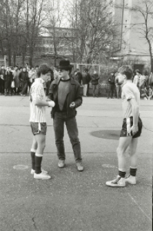 Mecz NZS UMCS kontra ZSP UMCS na boisku przy ul. Langiewicza w Lublinie 13.03.1989 r.