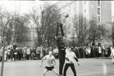Mecz NZS UMCS kontra ZSP UMCS na boisku przy ul. Langiewicza w Lublinie 13.03.1989 r.