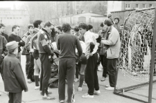 Mecz NZS UMCS kontra ZSP UMCS na boisku przy ul. Langiewicza w Lublinie 13.03.1989 r.