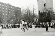 Mecz NZS UMCS kontra ZSP UMCS na boisku przy ul. Langiewicza w Lublinie 13.03.1989 r.
