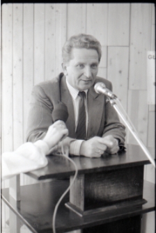 Wiec wyborczy Tadusza Mańki w Fabryce Samochod&oacute;w Ciężarowych w Lublinie podczas kampanii wyborczej w 1989 r.