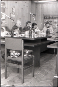 Wiec wyborczy Tadusza Mańki w Fabryce Samochod&oacute;w Ciężarowych w Lublinie podczas kampanii wyborczej w 1989 r.