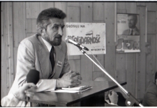 Wiec wyborczy Tadusza Mańki w Fabryce Samochod&oacute;w Ciężarowych w Lublinie podczas kampanii wyborczej w 1989 r.