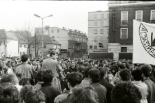 Demonstracja KPN na Placu Litewskim w Lublinie 11.04.1989 roku