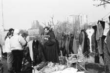 Handel odzieżą na targowisku przy ul. Rusałka w Lublinie