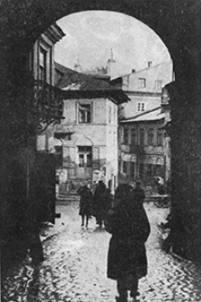 Lublin, widok z przejazdu pod Bramą Grodzką na ulicę Zamkową