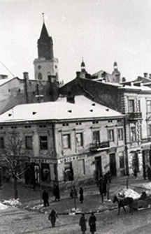 Lublin, widok na plac Łokietka i ulicę Królewską; w głębi Wieża Trynitarska