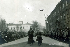Uroczystości na Placu Litewskim przy Hotelu Europa w dniu 5 listopada 1916 roku