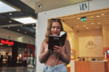 Czytanie fraszek Jana Kochanowskiego w CH "Felicity"